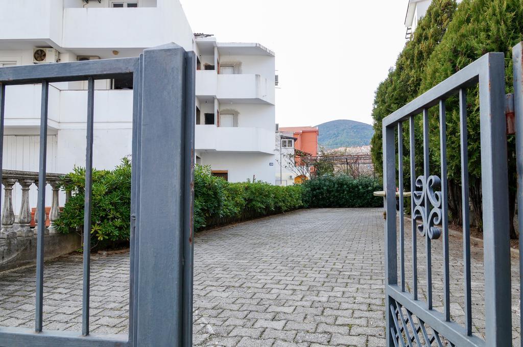 Guest House Heart Of بودفا المظهر الخارجي الصورة