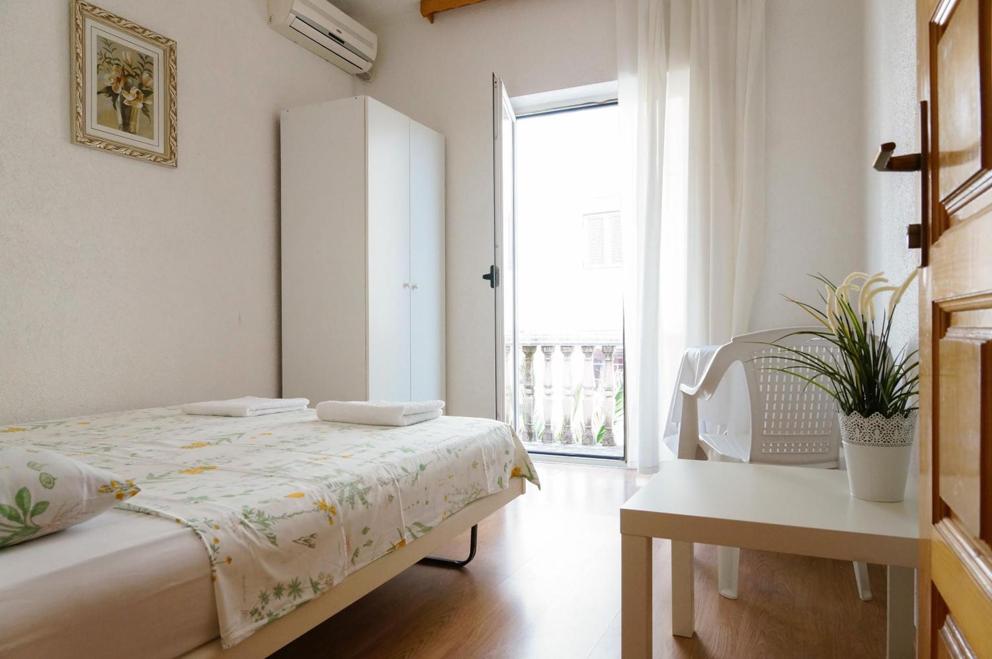 Guest House Heart Of بودفا المظهر الخارجي الصورة